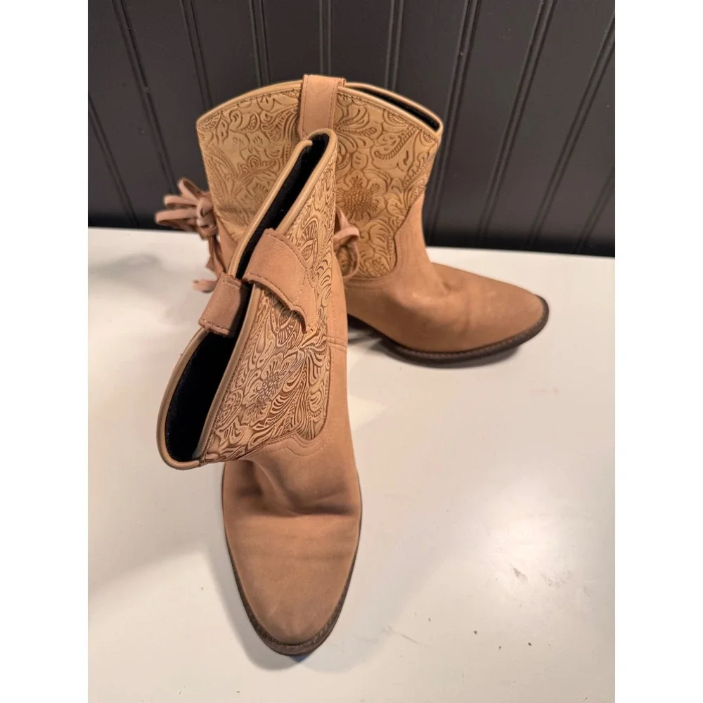 Dingo DI8951 Tan Floral Embossed Western Ankle Boots Tassel Cowgirl Booties 8M